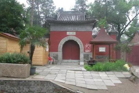 寺庙旁边一楼房子好吗风水
