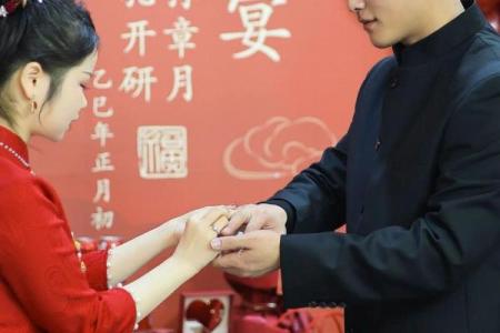 2024平安夜黄历宜订婚吗？今日订婚好不好